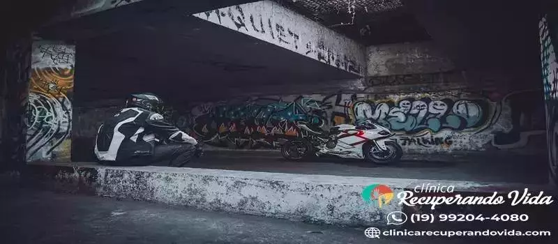  Dependência e o Abuso de ÁlcoolClinica Recuperando Vida Clinica de Recuperação