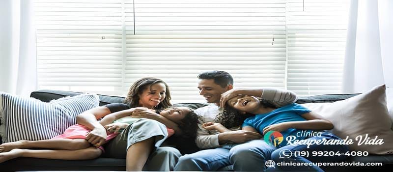 sinais-de-alerta-de-dependencia-quimica-que-todos-os-pais-devem-conhecer-clinica-recuperando-vida-oferece-as-melhores-clínicas-de-recuperação-para-Dependentes-Químicos-e-álcool-em-